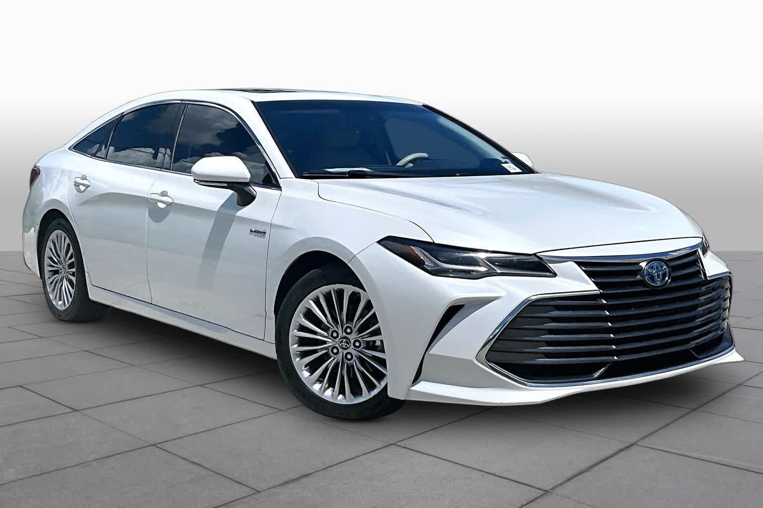 Used 2019 Toyota Avalon Limited FWD image 3