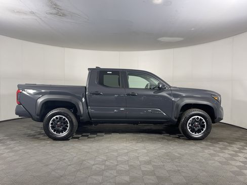 Used 2025 Toyota Tacoma SR image 5