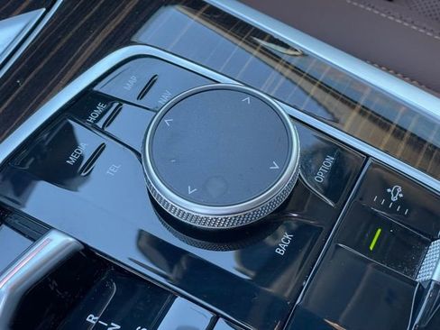 Used 2026 BMW X7 xDrive40i w/ Premium Package image 25