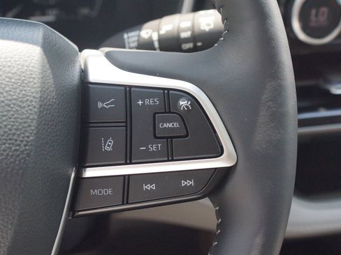 Used 2026 Toyota Highlander Limited AWD/4WD image 11