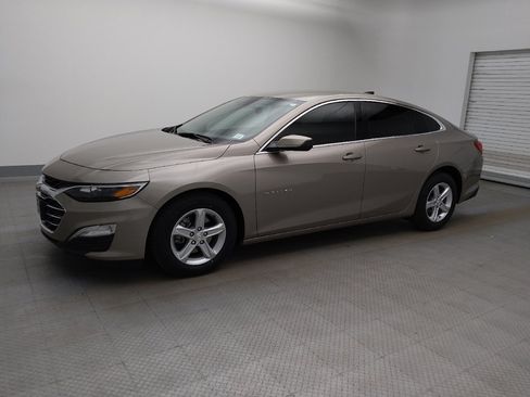 Used 2025 Chevrolet Malibu LS FWD image 2
