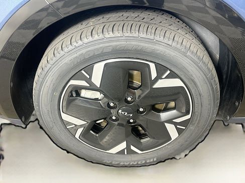 Used 2023 Kia Niro Wind FWD image 11
