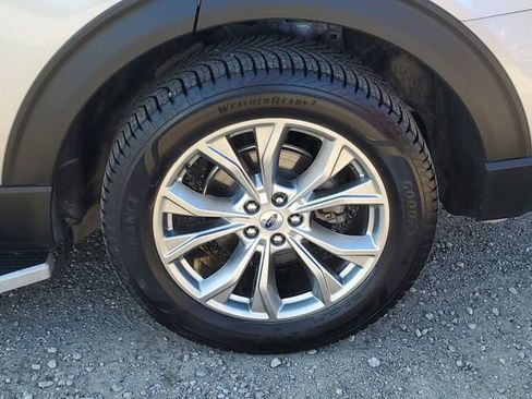 Used 2021 Ford Explorer XLT w/ Equipment Group 202A AWD/4WD image 5