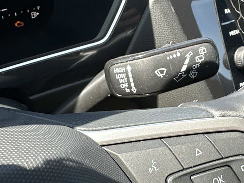 Used 2023 Volkswagen Tiguan SE R-Line image 25