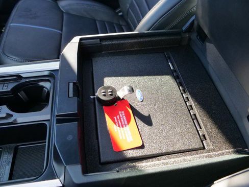 Used 2025 Ford F450 Platinum w/ FX4 Off-Road Package image 31