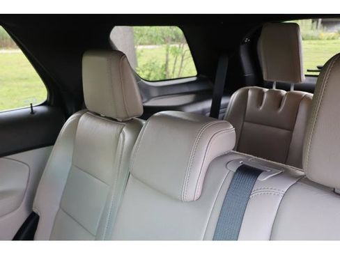 Used 2014 Ford Explorer XLT w/ Equipment Group 202A AWD/4WD image 8