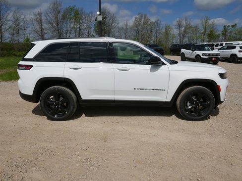 New 2026 Jeep Grand Cherokee Limited w/ Limited Altitude Package image 4