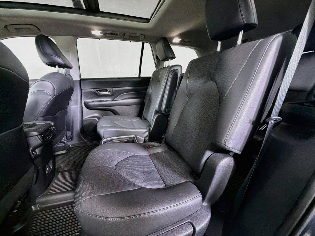 Used 2025 Toyota Grand Highlander AWD image 19