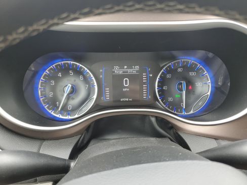 Used 2023 Chrysler Voyager LX image 25