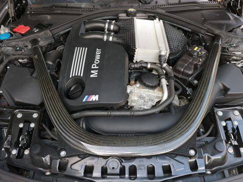 Used 2020 BMW M4 Coupe w/ M Driver's Package image 23