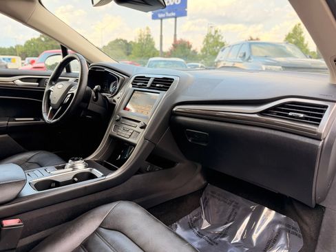 Used 2018 Ford Fusion SE w/ Equipment Group 602A FWD image 21