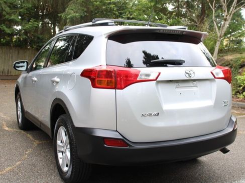 Used 2013 Toyota RAV4 XLE AWD/4WD image 4