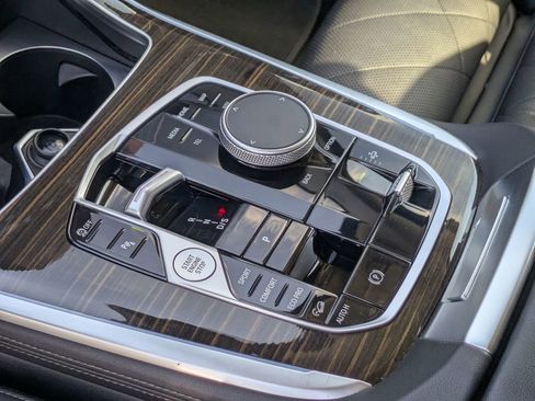 Used 2024 BMW X7 xDrive40i w/ Premium Package image 25