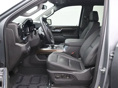 Used 2024 Chevrolet Silverado 1500 LT Trail Boss w/ Convenience Package II AWD/4WD image 13