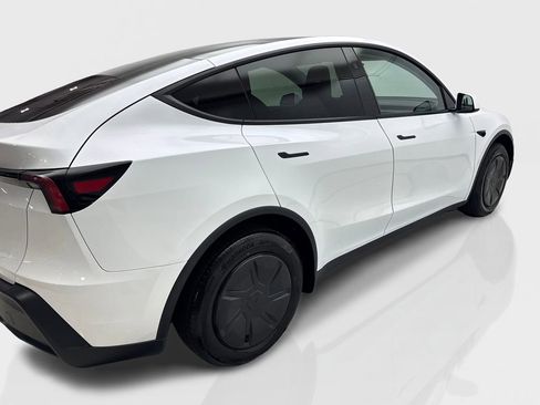 Used 2026 Tesla Model Y 2WD image 13