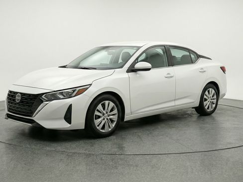 Used 2025 Nissan Sentra S image 3
