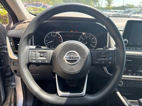 Used 2021 Nissan Rogue SV FWD image 17