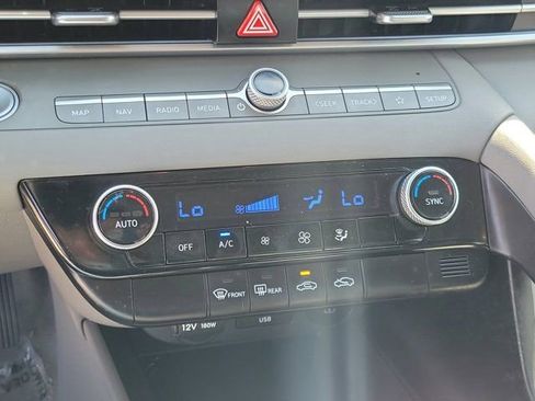 Used 2024 Hyundai Elantra SEL image 27