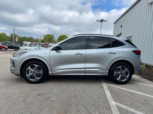 Used 2024 Ford Escape ST-Line w/ Tech Pack #1 FWD image 4
