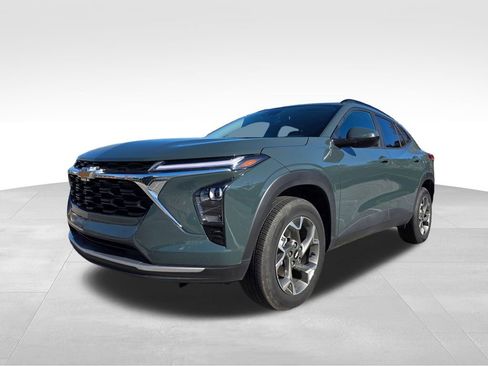 Certified 2025 Chevrolet Trax LT w/ LT Convenience Package image 35