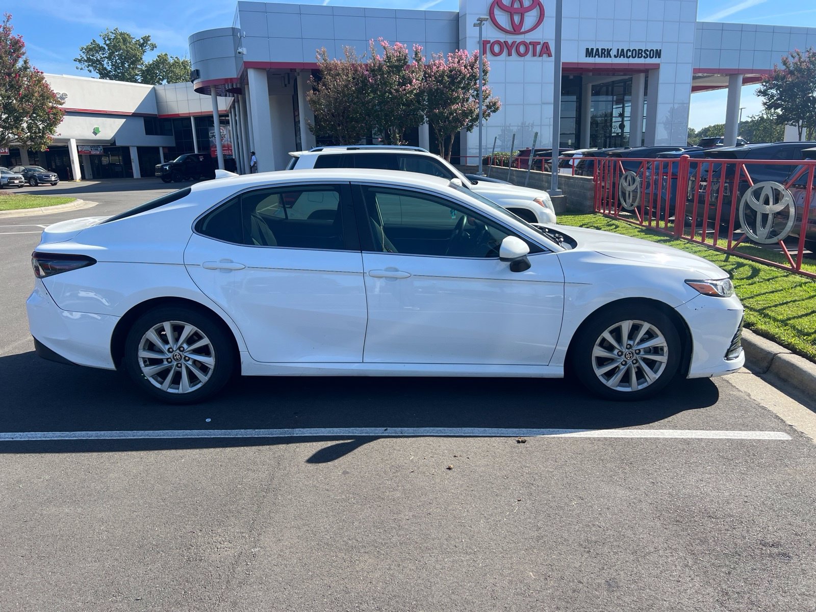 Used 2022 Toyota Camry LE FWD image 18