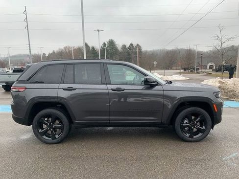 New 2025 Jeep Grand Cherokee Altitude AWD/4WD image 8