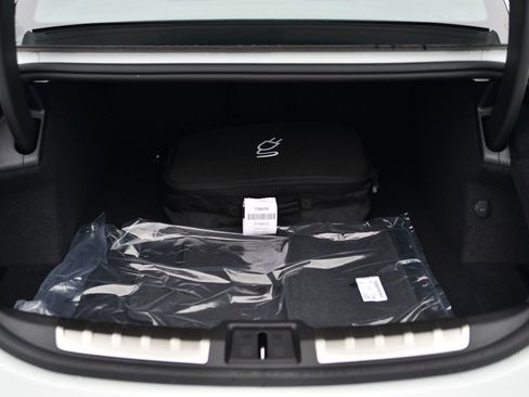 Used 2025 Porsche Taycan image 24