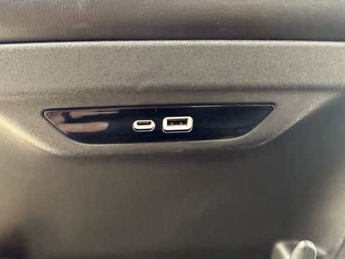 Used 2024 Chrysler Pacifica Touring-L image 31