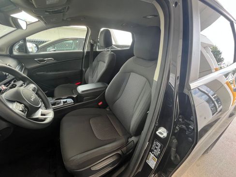 Used 2025 Kia Sportage LX image 35