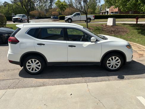 Used 2019 Nissan Rogue S image 18