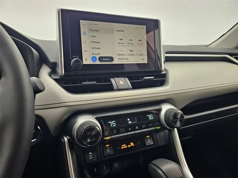 Used 2025 Toyota RAV4 XLE image 23