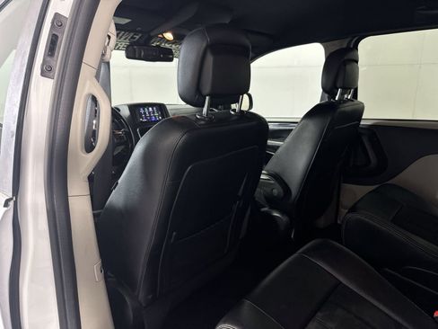 Used 2019 Dodge Grand Caravan SXT w/ Rear Park Assist Package FWD image 24