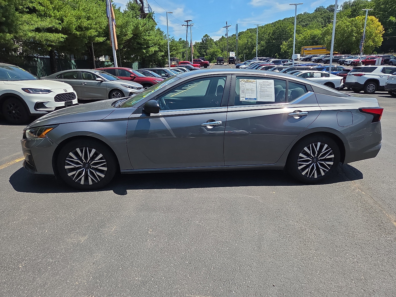 Used 2025 Nissan Altima 2.5 SV FWD image 6