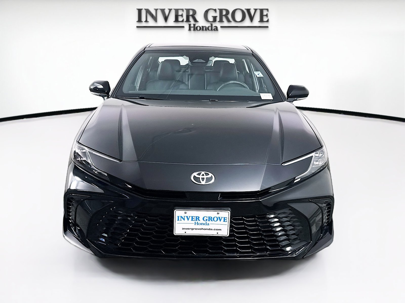 Used 2025 Toyota Camry XSE FWD image 2
