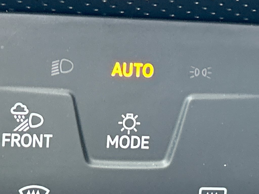 Used 2025 Volkswagen Atlas SE FWD image 21