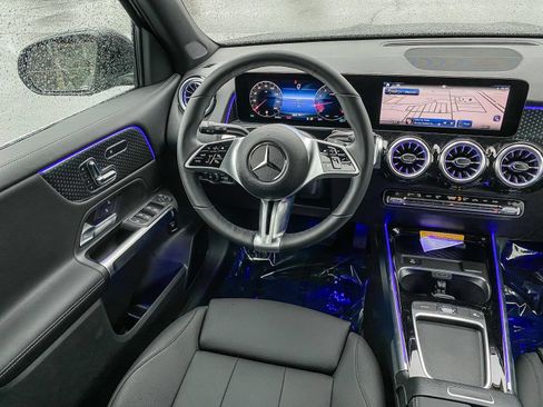 Used 2025 Mercedes-Benz GLB 250 4MATIC image 14