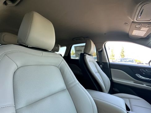 Used 2025 Lincoln Corsair FWD w/ Equipment Group 101A image 18