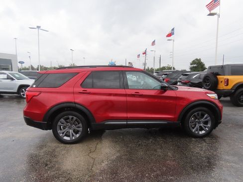 Used 2023 Ford Explorer XLT w/ Equipment Group 202A RWD image 10