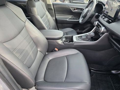 Used 2023 Toyota RAV4 XLE Premium image 14