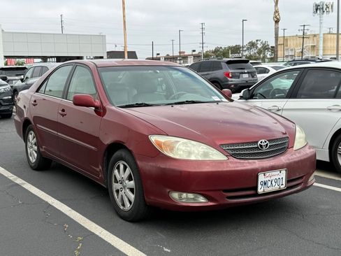 Used 2004 Toyota Camry XLE FWD image 2
