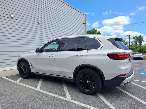 Used 2023 BMW X5 xDrive40i w/ Premium Package AWD/4WD image 3