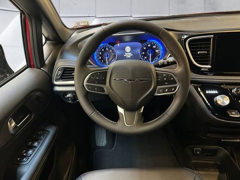 New 2026 Chrysler Pacifica Select image 13
