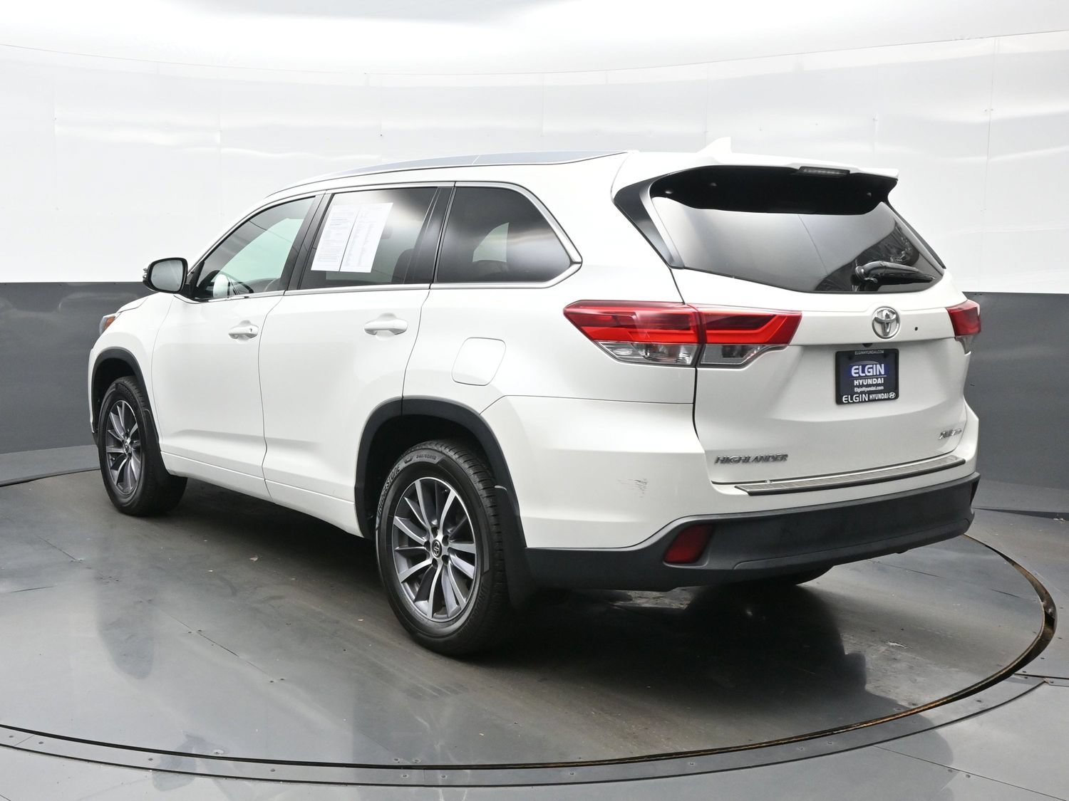 Used 2017 Toyota Highlander XLE AWD/4WD image 4