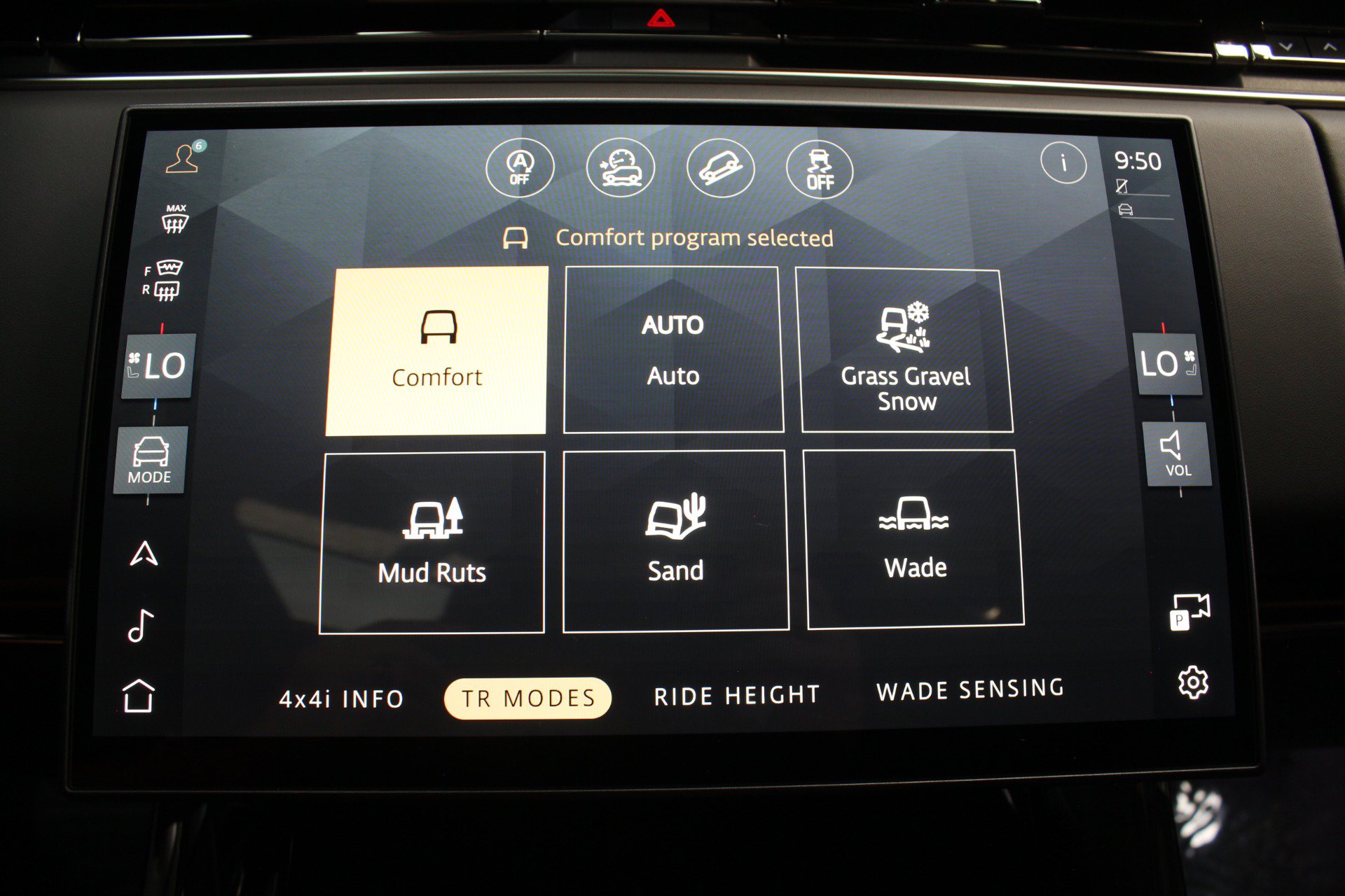 Used 2025 Land Rover Range Rover Sport SE AWD/4WD image 74