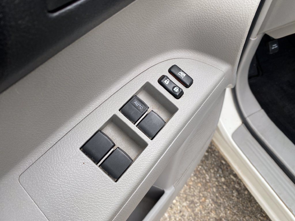 Used 2012 Toyota Highlander FWD image 12