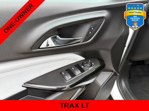 Used 2025 Chevrolet Trax LT FWD image 15