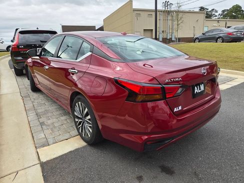 Used 2025 Nissan Altima 2.5 SV FWD image 4