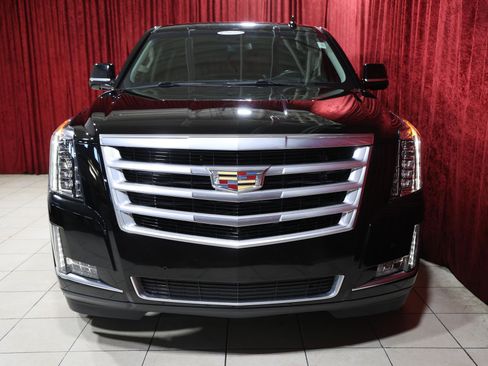 Used 2018 Cadillac Escalade Luxury image 9