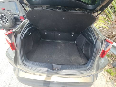 Used 2021 Toyota C-HR XLE FWD image 16
