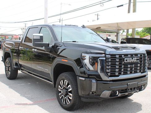 Used 2024 GMC Sierra 3500 Denali Ultimate AWD/4WD image 2
